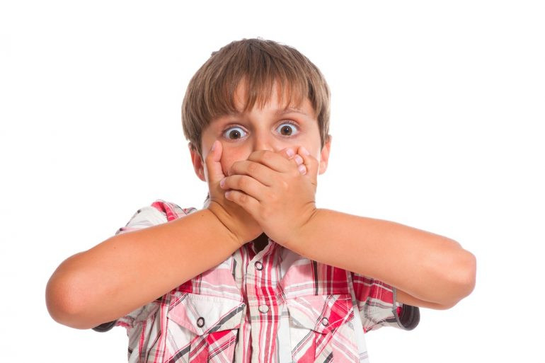 Nấc cụt là phản ứng liên quan đến tổ tiên xưa: Các chuyên gia khoa học tin rằng hiện tượng này có liên quan đến tổ tiên cổ xưa của chúng ta sống dưới biển và thở bằng mang. Việc nấc cụt giúp con người thích nghi với môi trường sống trên cạn sau này, từ đó làm phát triển khả năng bú mớm khi chào đời.