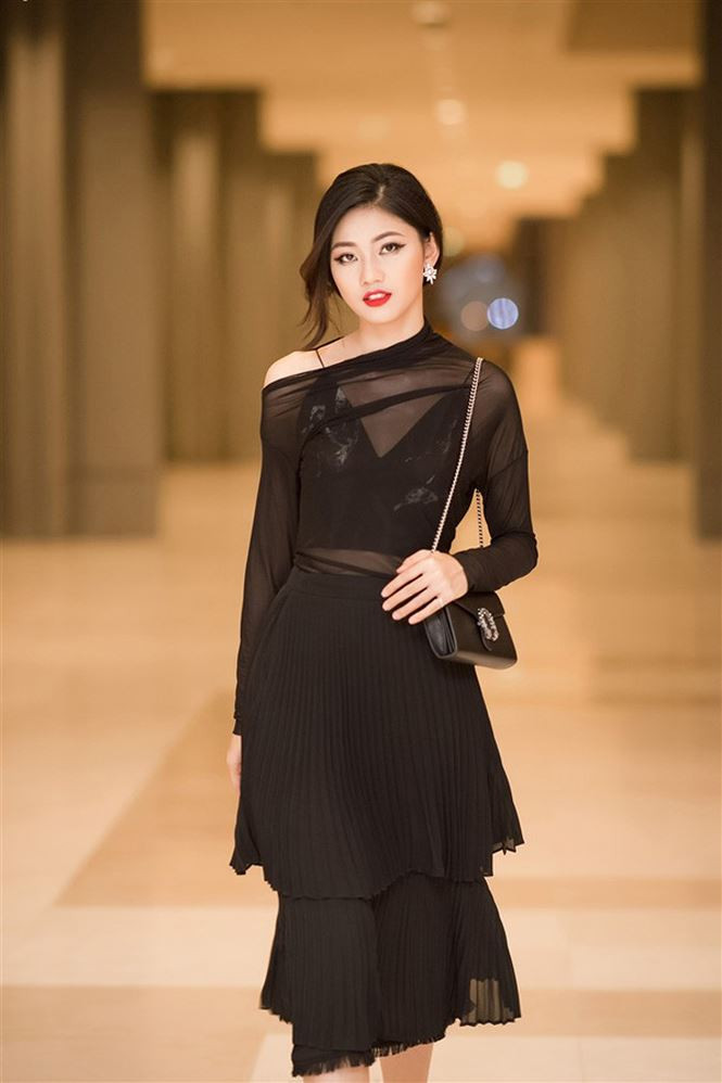 Người đẹp cũng chứng minh phong cách thời trang sân khấu ngày càng ổn định tại các sự kiện của giới showbiz.