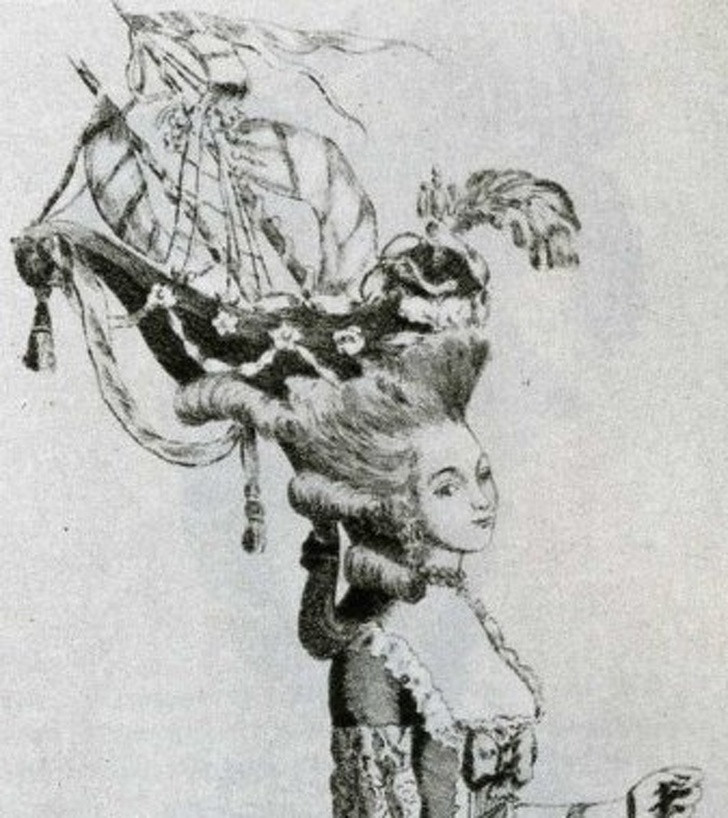 Con tàu cài lên tóc: Kiểu tóc của thế kỷ 18 này toát lên sự vĩ đại và hào hoa. Những người phụ nữ sành điệu nhất thường cài cả mô hình con tàu, những chú chim nhồi bông, bức tượng nhỏ và những khu vườn với những cái cây nhỏ lên tóc.