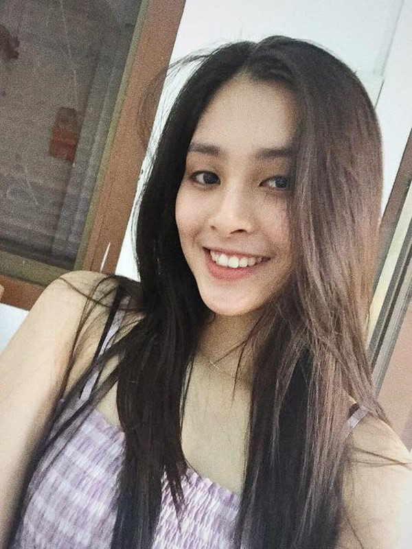 Nói không với son phấn, nhan sắc của cô nàng này càng thêm phần khả ái và trẻ trung.