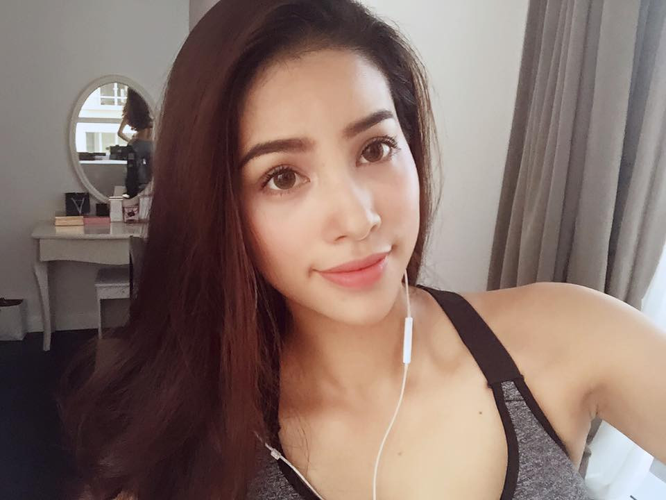 Khi để mặt mộc, Phạm Hương cũng toát lên vẻ đẹp hoàn hảo. Làn da mịn màng và đường nét trên khuôn mặt người đẹp cũng khá thanh tú và cân xứng.