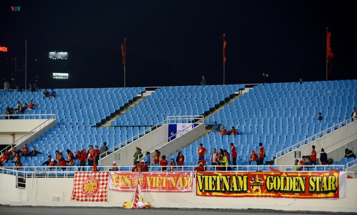 Khoang lang tren khan dai My Dinh sau AFF Cup 2018 cua CDV Viet Nam-Hinh-10