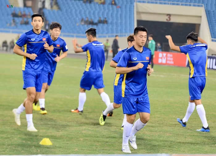 Khoang lang tren khan dai My Dinh sau AFF Cup 2018 cua CDV Viet Nam-Hinh-6