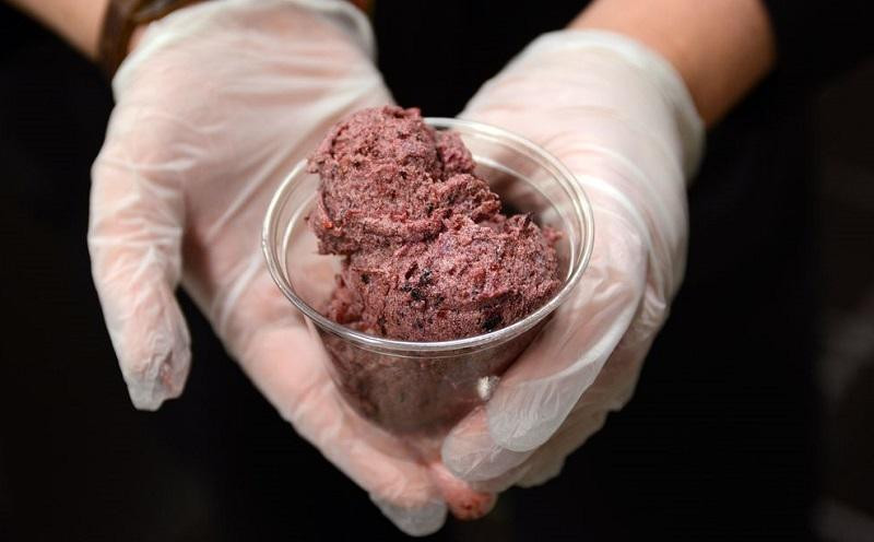 Ngày nay, kem Eskimo thường được làm bằng shortening, thêm đường và nho khô thay vì sử dụng mỡ động vật như trước kia.