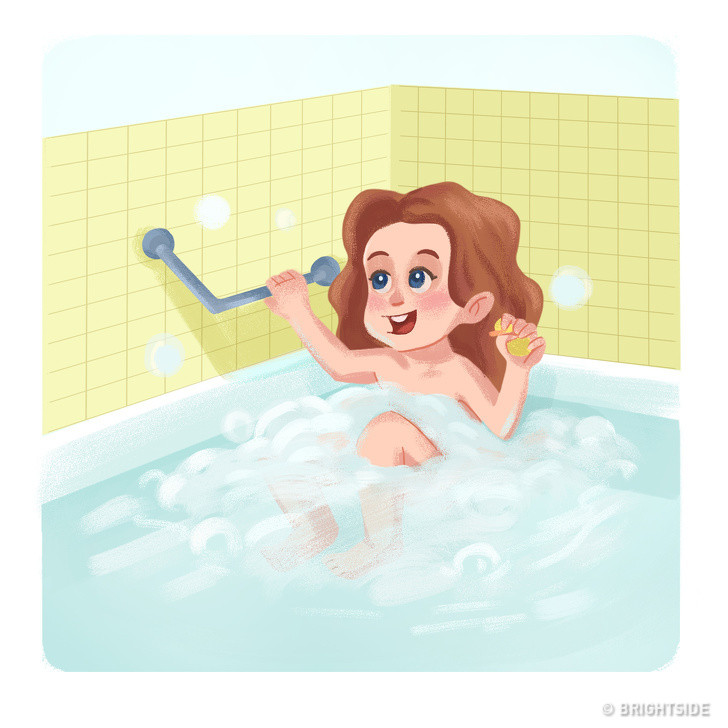 Trượt chân trong bồn tắm có thể gây thương tích nghiêm trọng và trẻ em thường bị chết đuối nếu chúng có một mình trong phòng tắm. Tốt nhất, bạn không nên để trẻ tắm một mình.