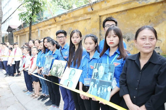 Người dân Thủ đô đưa tiễn nguyên Tổng Bí thư Đỗ Mười. (Nguồn: TTXVN)