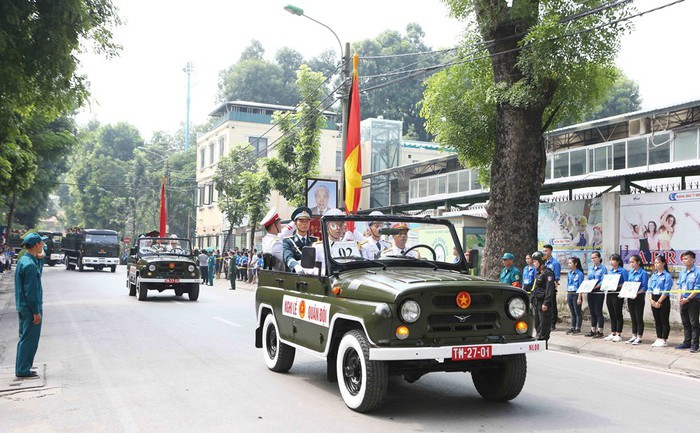 Người dân Thủ đô đưa tiễn nguyên Tổng Bí thư Đỗ Mười. (Nguồn: TTXVN)