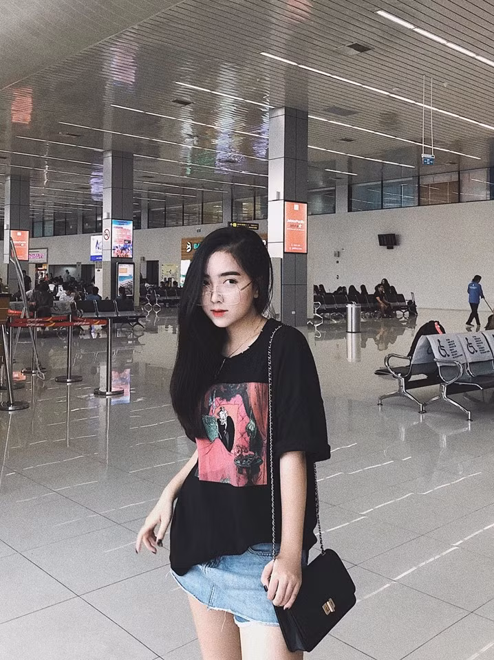 Một set đồ khá quen thuộc và đơn giản mà vẫn "chất" của Hà Trang.