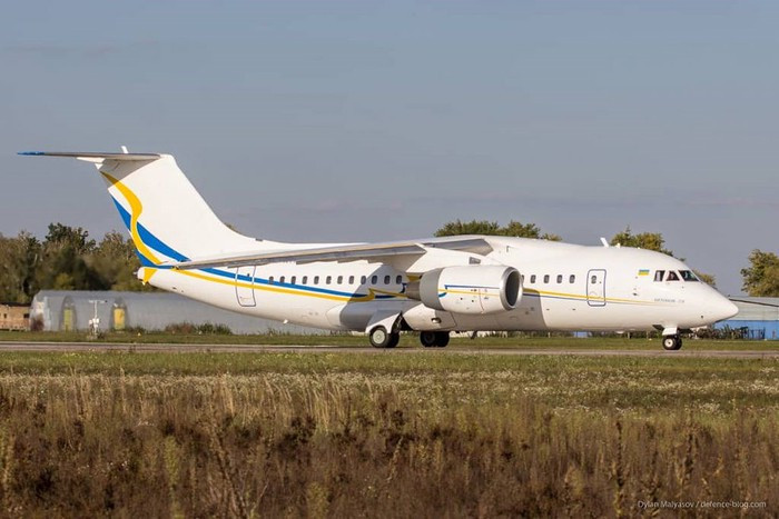 Antonov AN-148 được xem là tinh hoa của ngành công nghiệp hàng không Ukraine. Bởi dù có thiết kế khá nhỏ (chở được 75 hành khách) nhưng vẫn đủ mạnh mẽ cho nhiều yêu cầu hoạt động khác nhau của thị trường hàng không dân dụng và giá thành rẻ (từ 20-30 triệu USD), phù hợp cho các chuyến bay nội địa.