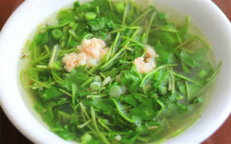 Món canh rau má: Rau má 100g, thịt heo 50g băm nhỏ gia vị nấu ăn.
