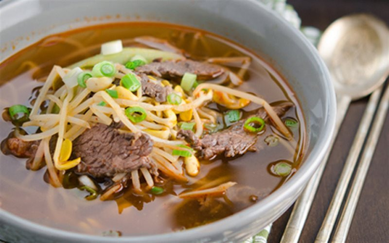 Món canh giá đỗ: giá đỗ 200g có thể ăn sống, ăn lẩu, nấu canh chua, luộc, ép nước uống. Món này trị ho đau họng khàn tiếng, ho thở khò khè, ho bụng đầy rối loạn tiêu hóa ăn không ngon, ho ngoại cảm nội thương mệt mỏi.