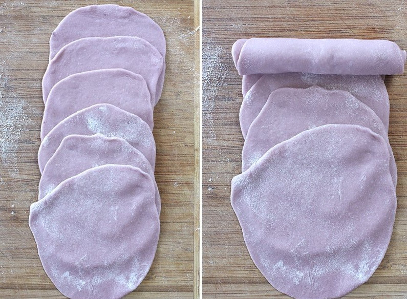 Tiếp theo, cán bột thật mỏng rồi khéo léo cuộn lại thành từng cuộn tròn.