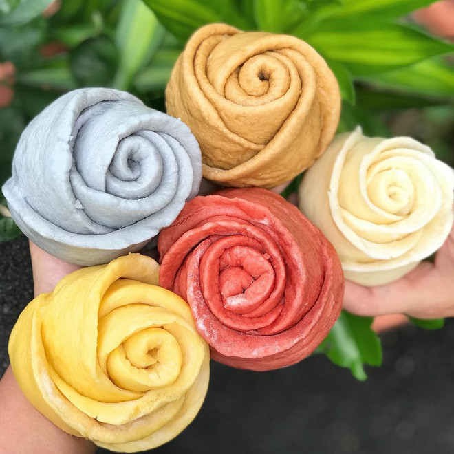 Bánh mềm xốp và có thêm chút ngọt từ các loại rau củ hòa quyện cùng nên mùi vị đặc sắc hơn hẳn.