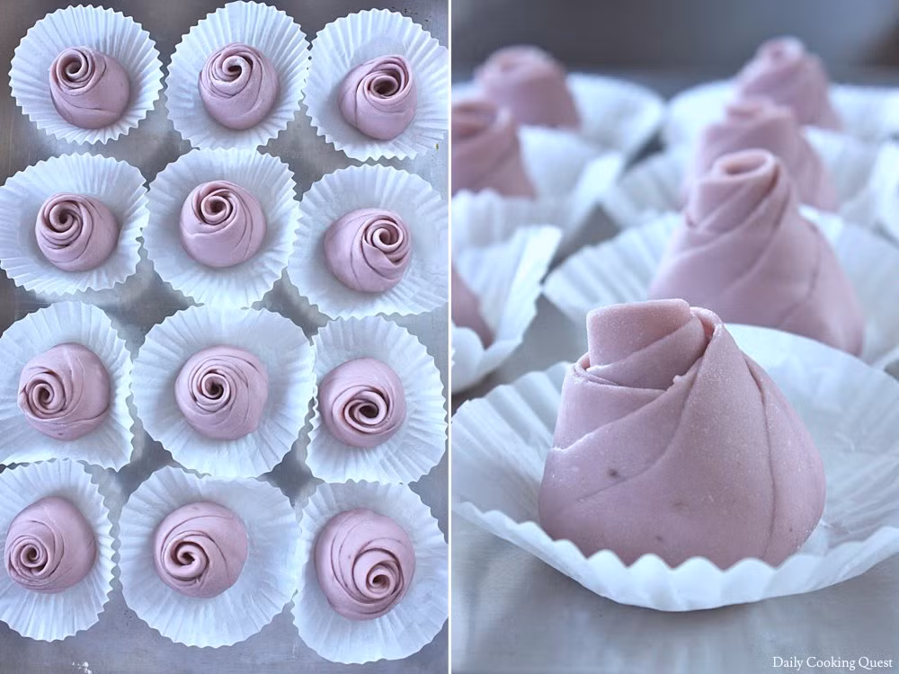 Khi chín phần cánh bung nở trông chẳng khác gì một bông hồng thật.