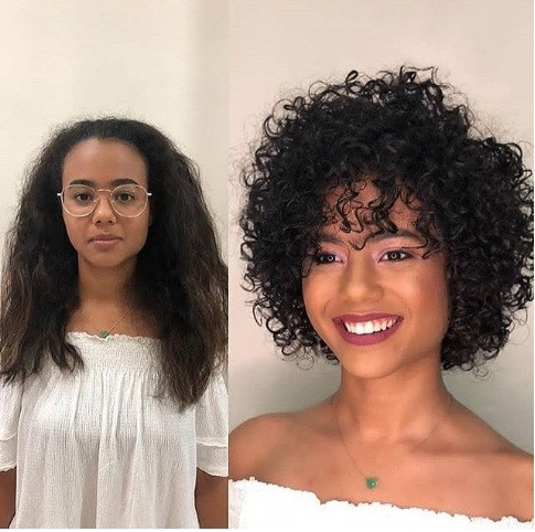 Cùng là tóc xoăn nhưng độ dài ngắn có thể giúp bạn ăn gian tuổi tác đáng kể.