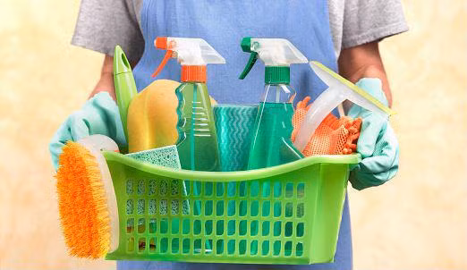 Chất tẩy gia dụng: Nếu bị phát ban, mẩn đỏ khi tiếp xúc trực tiếp với chất tẩy rửa thì chứng tỏ bạn đã dị ứng thành phần của nó.