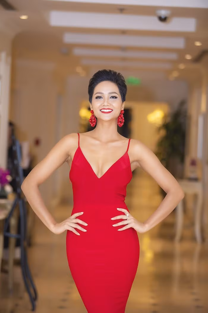 Hoa hau H’Hen Nie tiet lo bi quyet giu dang dong ho cat goi cam-Hinh-2