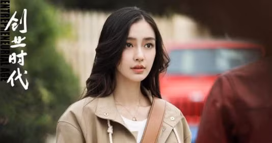 Dù đã 30 tuổi nhưng người đẹp xứ Trung vẫn giữ được nét trẻ trung và vóc dáng nóng bỏng. Mỗi ngày, Angela Baby đều dùng một quả trứng gà như một bí quyết giúp bổ sung nguồn đạm cho cơ thể và giúp duy trì làn da căng mịn. Cô tránh xa hoàn toàn những thực phẩm gây nóng trong người, là nguyên nhân nổi mụn, mẩn ngứa…