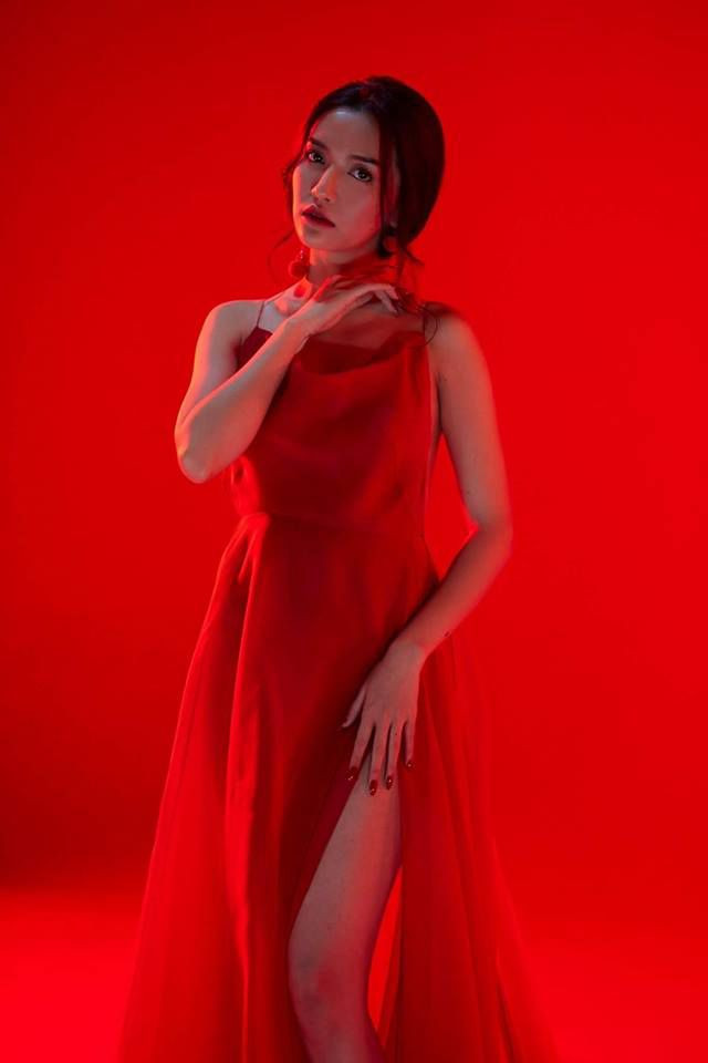 Bích Phương trở lại ngoạn mục trong MV đầy ma mị “Bùa Yêu” với màn lột xác sau khi giảm cân thành công.