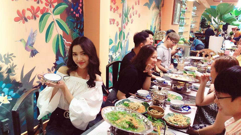 Đồng thời, nữ ca sĩ còn tập cho mình thói quen không ăn gì sau 19h. Cô áp dụng thực đơn giảm cân trong vòng một tuần, và sau đó để cho cơ thể nghỉ ngơi 1-2 ngày trước khi tiếp tục.