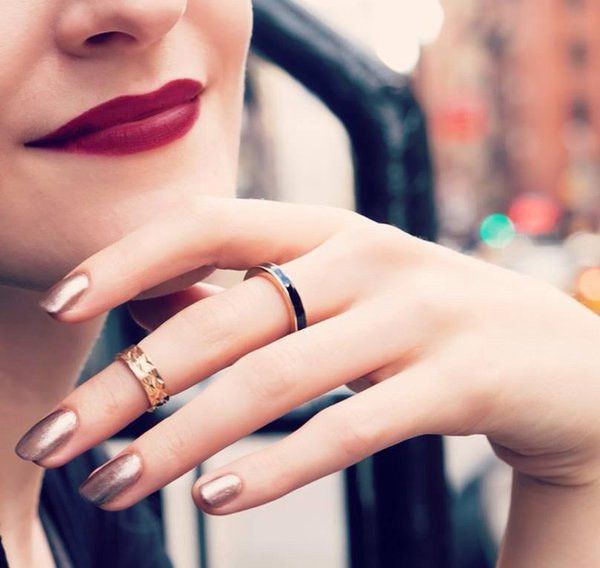 Điều tuyệt vời là sắc son này không hề kén da và lúc nào cũng mang đến cho bạn bờ môi ngọt ngào, sâu thẳm đầy cuốn hút. Ảnh: Internet.