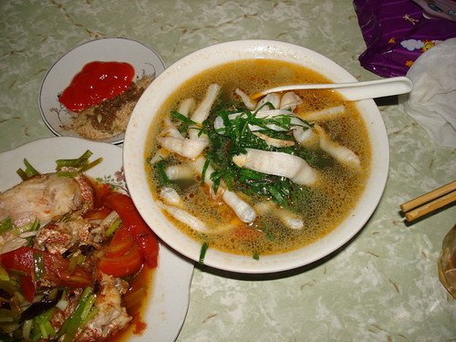 Trước đây, người ta dùng sá sùng chủ yếu như một dạng tôm khô dùng trong chế biến các loại nước lèo làm phở, hủ tíu, bún. Một lượng nhỏ sá sùng khô rang lên cho vào túi lọc bỏ trong nồi nước lèo sẽ làm cho nồi nước có hương vị đậm đà.