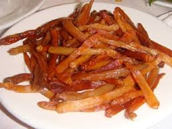 Ngoài ra, cách đơn giản nhất là sá sùng rang. Để làm món này, người ta dùng sá sùng khô rang nhỏ lửa trên bếp, khi đã vàng đều, đầu bếp sẽ cho một chút dầu ăn làm món ăn trở nên vàng óng. Nếu bạn thích ăn giòn thì chỉ rắc thêm chút muối còn nếu bạn muốn ăn rai thì nêm thêm chút mắm, ngoài ra không cần them bất cứ gia vị gì.