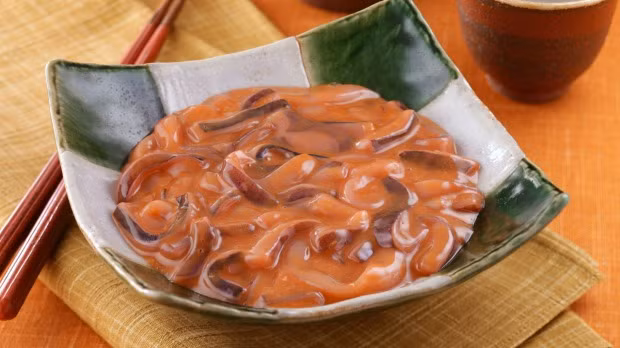 Shiokara, Nhật Bản: Shiokara là tên gọi của một loại món ăn được làm từ nội tạng và ruột cá, sau đó trộn với 10% muối và 30% bột gạo ủ trong hộp kín trong vòng 30 ngày.