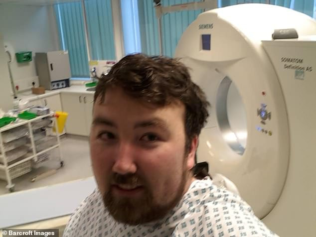 Các bác sĩ cho biết, Poole mắc căn bệnh cơ tim phì đại, một tình trạng khiến một phần của cơ tim trở nên dày lên. Điều này làm cho cơ quan này ít có khả năng bơm máu đúng cách xung quanh cơ thể, gây ra các biến chứng đôi khi gây tử vong.