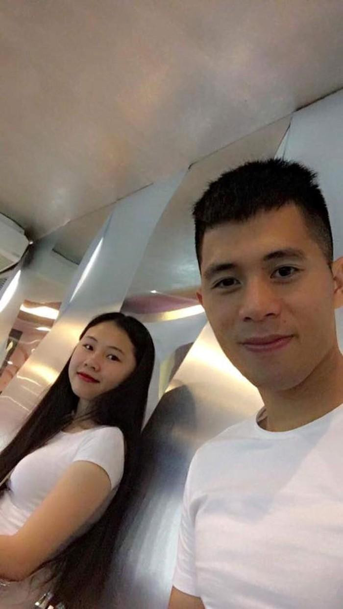 Cả hai thường mặc đồ "ton sur ton" trong những lần hẹn hò. Ảnh: FBNV.