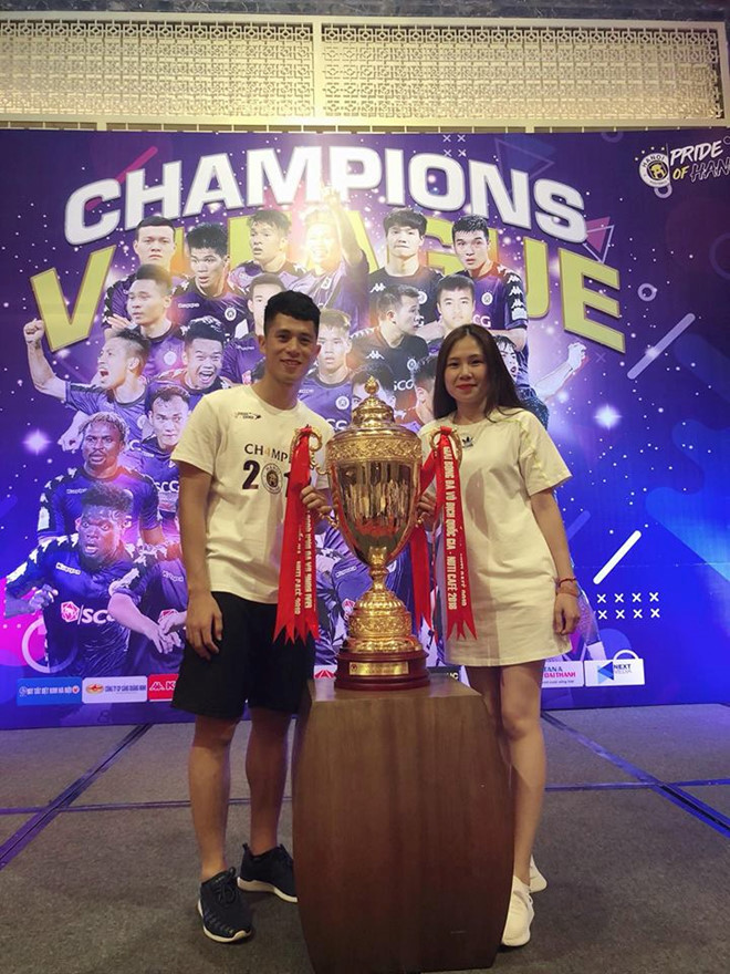 Trên trang cá nhân, cầu thủ Trần Đình Trọng và bạn gái tên Trang (biệt danh Trang Heo) chia sẻ khoảnh khắc tình cảm cũng như lời yêu ngọt ngào dành cho nhau.