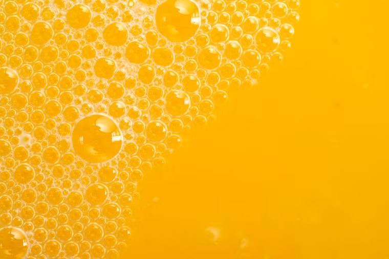 Nước ép hoa quả đóng chai: Giống như soda, nước ép đóng chai có tính axit và thường chứa thêm đường. Đường này sẽ ăn vi khuẩn trong miệng gây sâu răng.