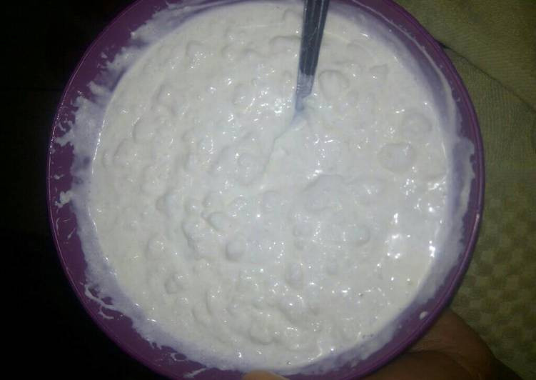 Amasi hoặc dikmelk là sữa lên men. Nhưng nó không phải là sữa chua, nó là loại sữa vừa lên men và được coi là một món ăn địa phương độc đáo. Sữa có một kết cấu rất kỳ lạ nhưng người dân địa phương rất thích thưởng thức món sữa này và chúng được bán ở khắp mọi nơi.