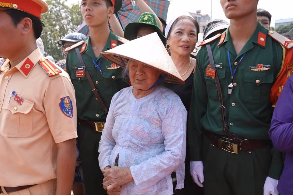 Anh: Nguoi dan que nha tiec thuong dong chi Do Muoi-Hinh-7