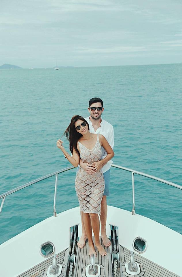 Thực đơn của siêu mẫu là những món bổ nhưng ít béo, không đường. Hà Anh cũng không bồi dưỡng gì đặc biệt, không ăn móng giò hay những món dành cho sản phụ, mà chọn thức ăn theo nhu cầu như thịt, trứng, cá. Trong 2 tháng đầu, cô vẫn ăn tinh bột chứ không cắt hoặc giảm. 