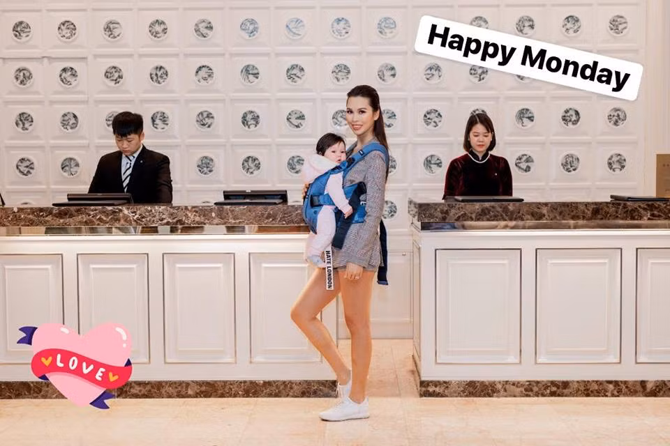 Theo siêu mẫu, sau khi sinh, cô vẫn thừa cân chủ yếu ở các vùng như ở bụng, một chút ở lưng, đùi, cánh tay và một chút ở mặt.