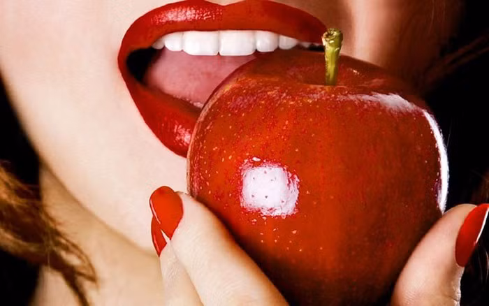 Cách ăn táo giúp tăng ham muốn “yêu” Cach an tao giup tang ham muon “yeu”