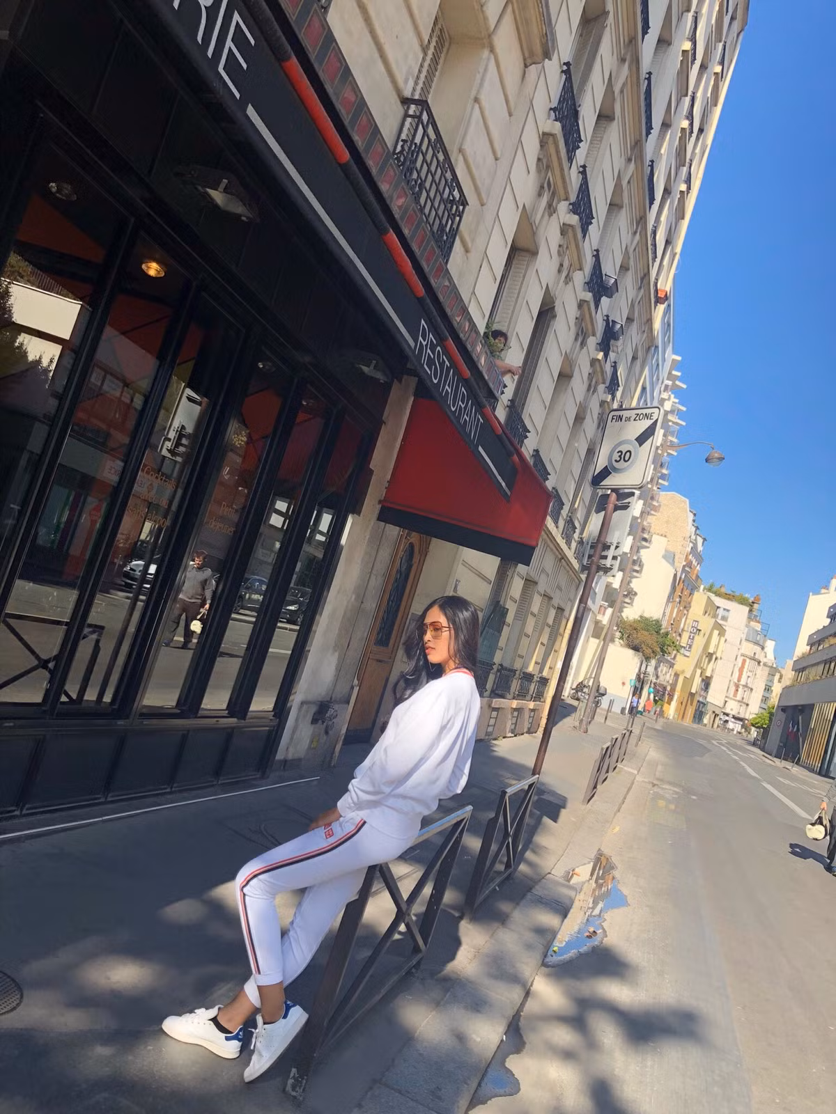 Cô diện trang phục thể thao đơn giản nhưng vẫn rất thu hút.