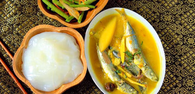 Cháo Papeda đôi khi cũng được ăn kèm với khoai lang hoặc sắn luộc.