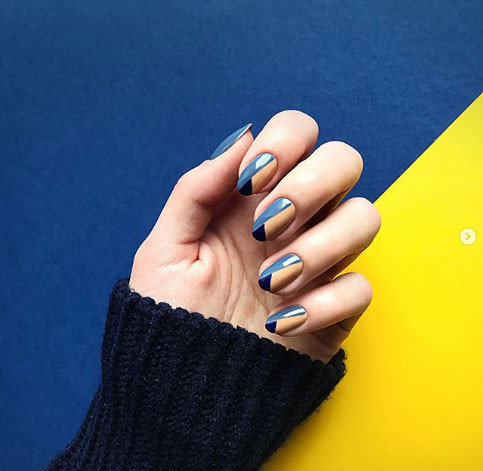 Mẫu nail hình học cá tính.