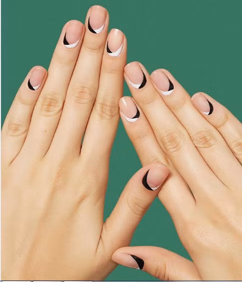 Còn mẫu này lại nhấn ở dưới chân móng.