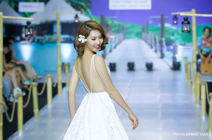 Trong phim, Thúy Ngân là một cô nàng vô cùng đanh đá với tính cách cực kỳ khó chịu vì được nuông chiều và sống trong nhung lụa từ nhỏ, sự ngang bướng không coi ai ra gì khiến vai diễn của cô bị ghét cay ghét đắng. Vẫn là một cô nàng xinh đẹp và sành điệu chẳng kém trong phim nhưng ngoài đời diễn viên Thúy Ngân có gu thời trang cực gợi cảm, quyến rũ.