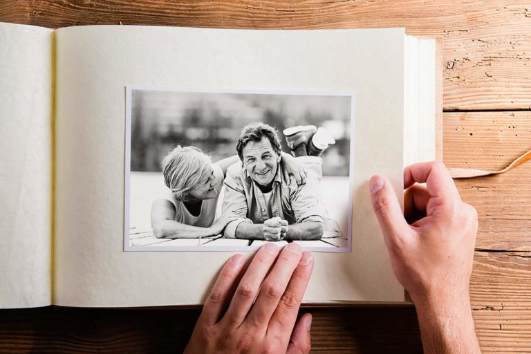 Tiền sử gia đình: Trên thực tế, trong một nghiên cứu trên 8000 người, những người có người thân trong gia đình mắc bệnh tiểu đường loại 2 thì có nguy cơ đến 26% cũng mắc căn bệnh này