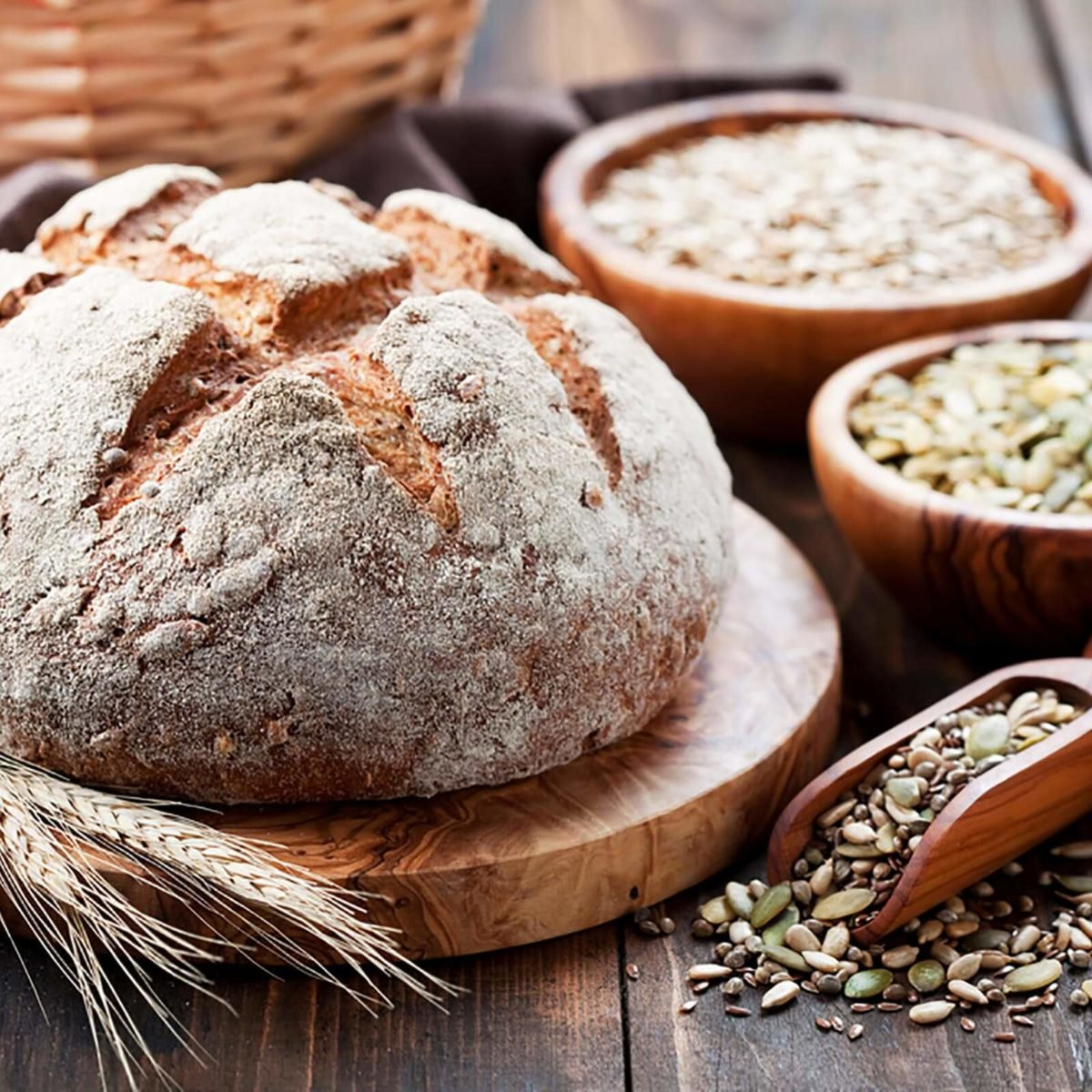 Lưu ý khi bổ sung chất xơ: Bạn cần tăng chất xơ trong khẩu phần ăn một cách từ từ để bộ máy tiêu hóa thích nghi và tránh đầy bụng. Nếu ăn chất xơ quá nhiều, quá nhanh, bạn sẽ có thể bị táo bón, tiêu chảy. Quá nhiều chất xơ có thể gây ảnh hưởng đến đường ruột. Ảnh: RD. 