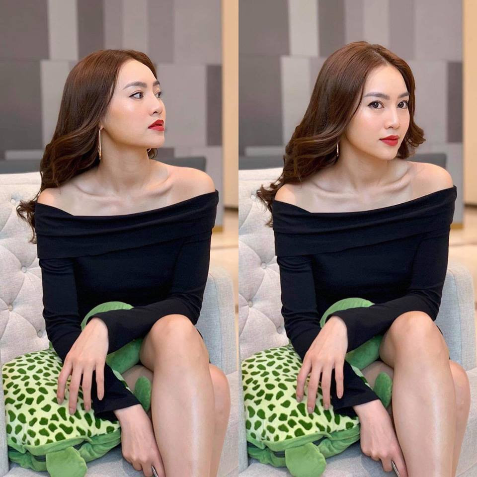 Nữ diễn viên cũng khá ưu ái những trang phục trễ vai khoe làn da trắng nõn.