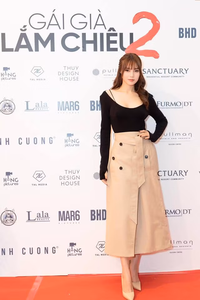 Là một nghệ sĩ trẻ, cô không ngại thử thách bản thân với nhiều phong cách khác nhau.