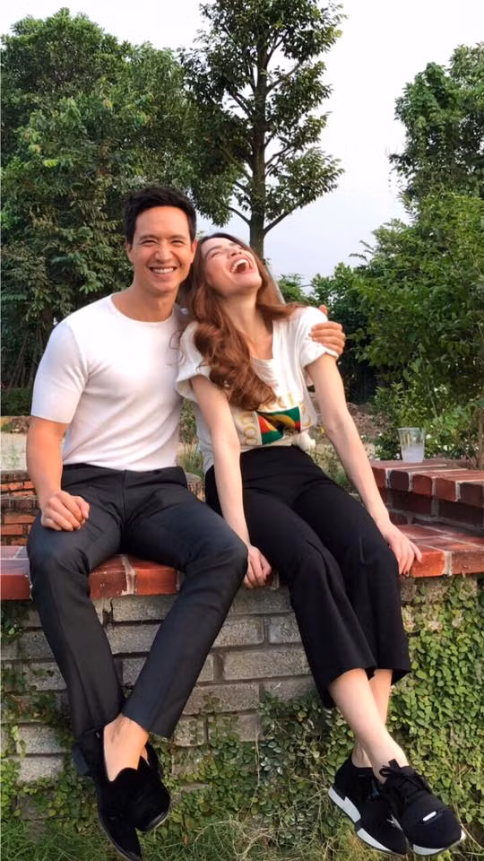 Trang phục đời thường của họ cũng ton-sur-ton khá giản dị.