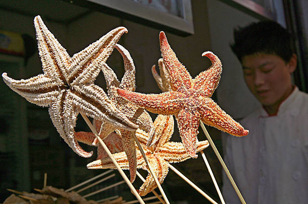 Nếu chưa từng ăn cua sông hoặc nhím biển, bạn khó mà tưởng tượng được mùi vị của những con sao biển này.