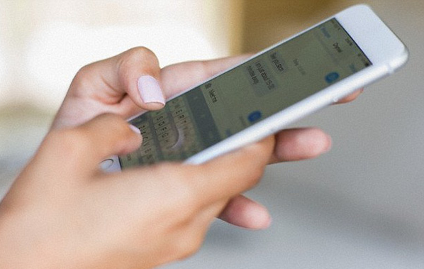 Khi gai la nhan tin tha thinh chong: ''Em thuong anh qua nhieu luon''-Hinh-2