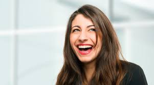 Trở nên hấp dẫn và tự tin hơn: Các nhà tâm lý cho rằng phụ nữ 40 tuổi tự tin hơn so với phụ nữ ở độ tuổi 20 hoặc thậm chí 30. Thực tế này giúp họ yêu bản thân, không lo lắng về những điều nhỏ nhặt, thực sự hạnh phúc và tài chính độc lập.